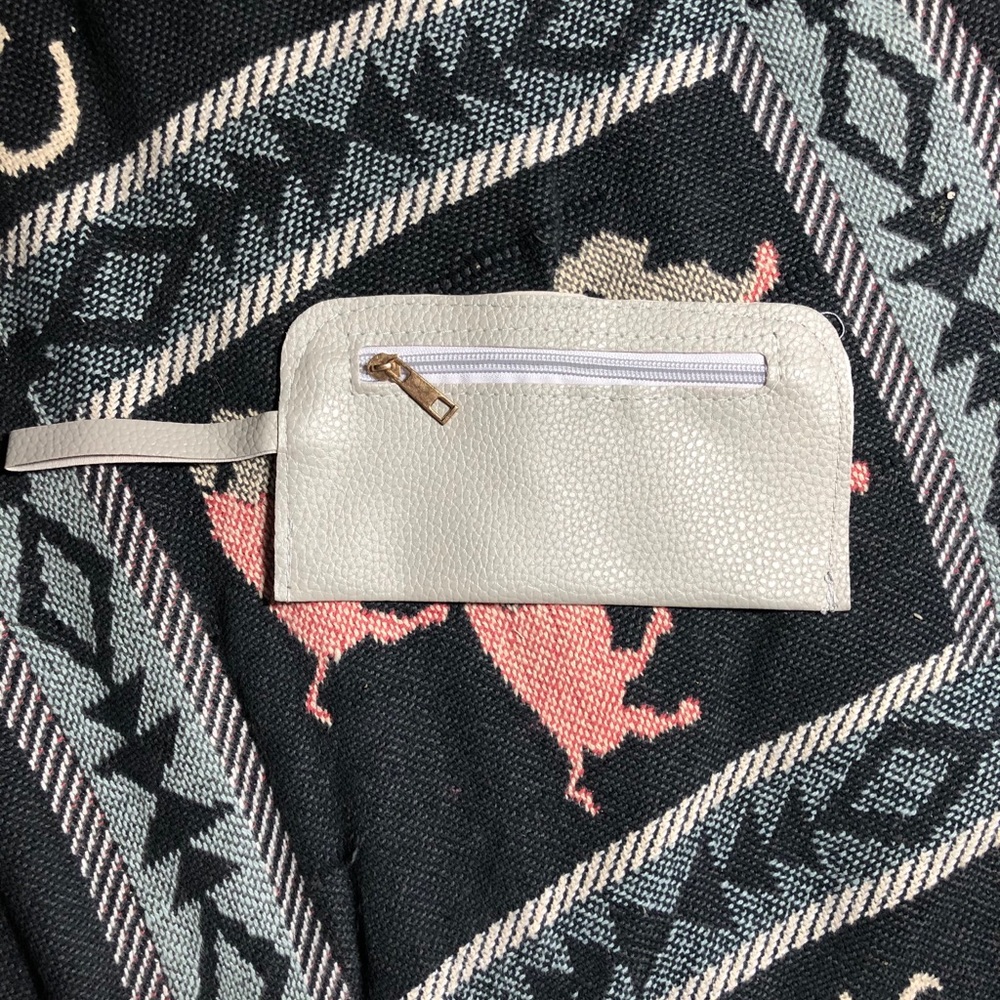 4 piece handbag, crossbody, wristlet & card holder - Picture 7 of 10